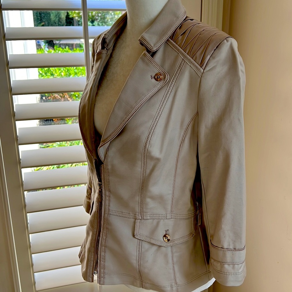 Excellent Condition Light Weight Jacket - image 3